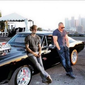 Il toccante tributo fotografico realizzato da Jeffrey Raymond Frohlich, mostra Paul, versione ologramma, accanto al suo collega e amico Vin Diesel. I due hanno consolidato negli anni, un rapporto di stima e affetto reciproco.