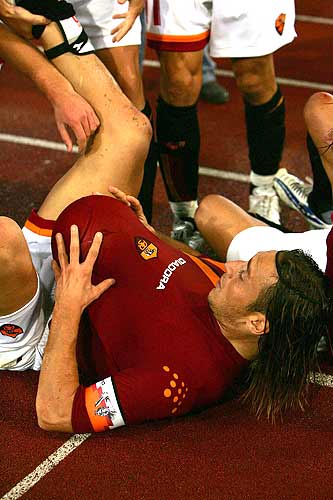Il parto scherzosamente simulato in occasione del gol contro la Lazio nel Derby Lazio del 23 ottobre 2005