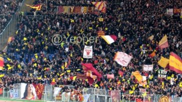 Derby Roma-Lazio Curva Sud bandiere e tifosi YP
