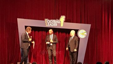 Monchi premazione Dirigente dell'Anno (YP