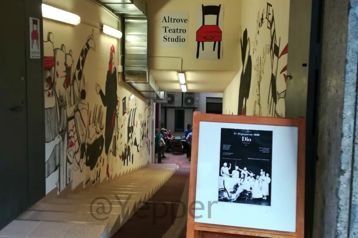 Altrove Teatro Studio, Dio