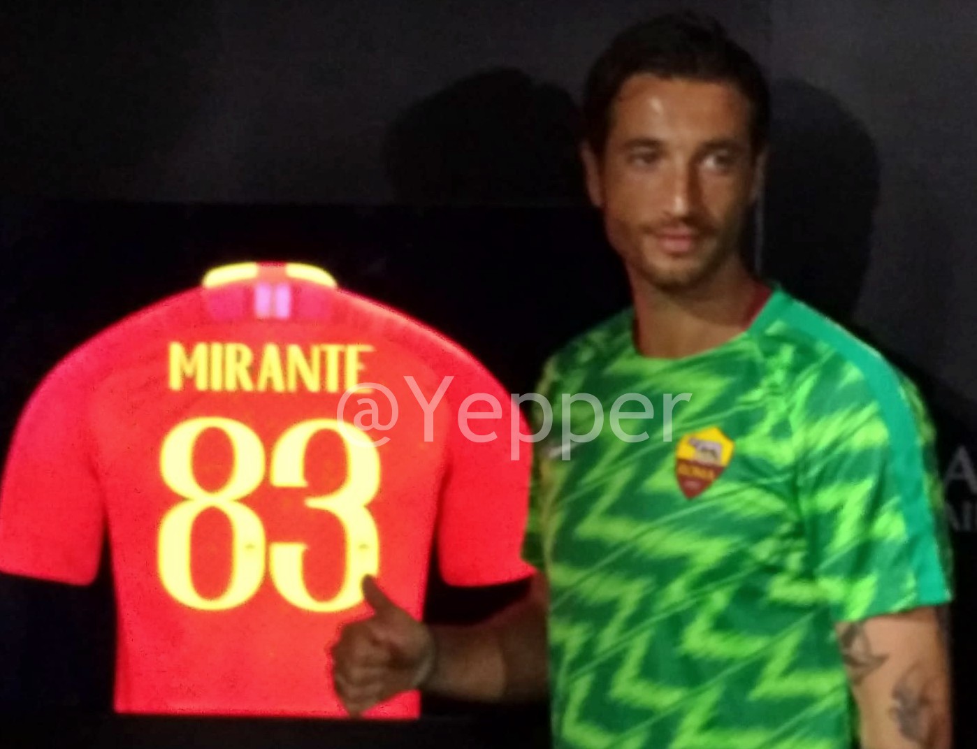 Presentazione Mirante con numero maglia