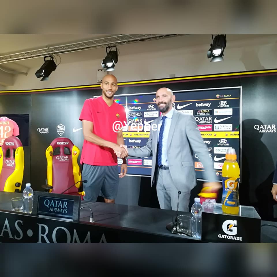 Nzonzi e Monchi stretta mano3