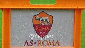 Stemma Logo AS Roma bagnato pioggia