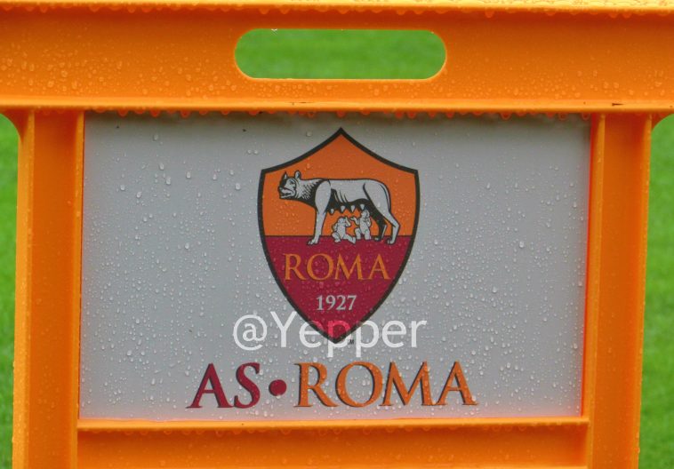 Stemma Logo AS Roma bagnato pioggia