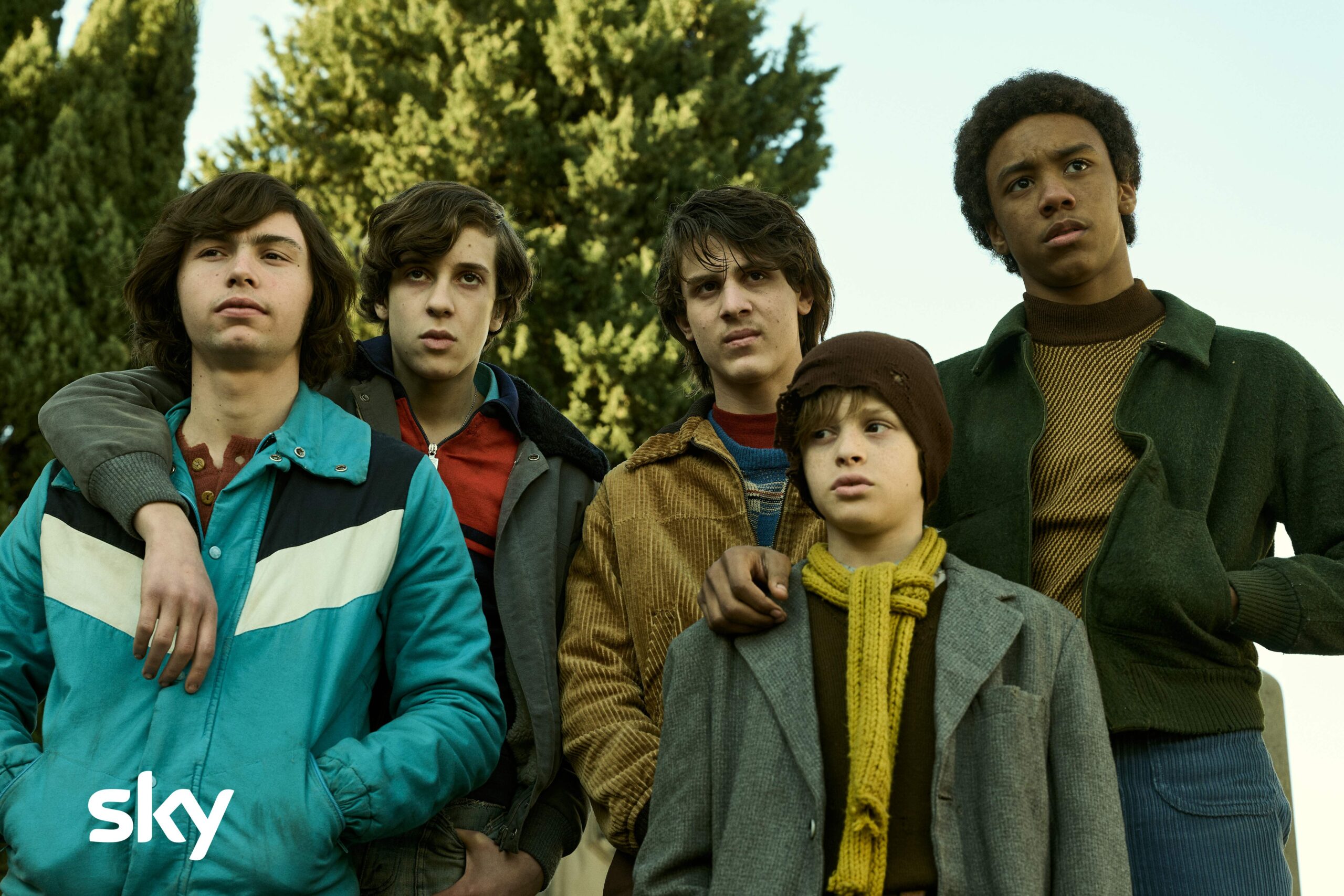 Da sinistra: Antonio Del Duca (Lello), Mattia Francesco Cozzolino (Manuele), Luca Lubrano (Pietro), il piccolo Antonio Incalza (Fucariello), Junior Rancel Rodriguez Arcia (Toni) Gomorra - Le Origini ph. Marco Ghidelli