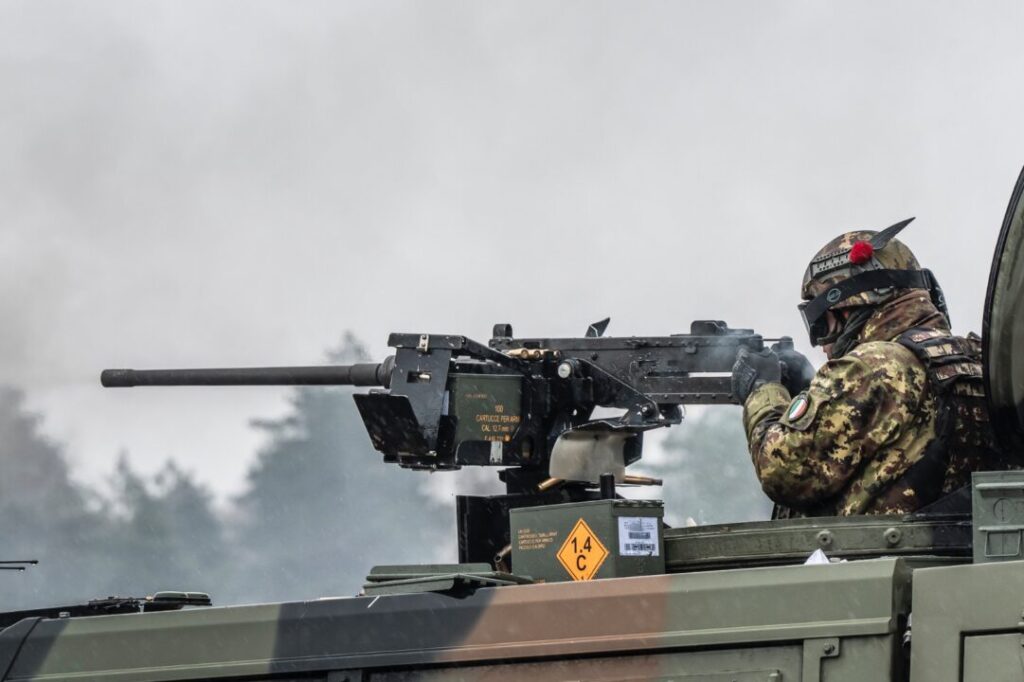 Alpino dell'8 Reggimento Alpini durante l'esercitazione